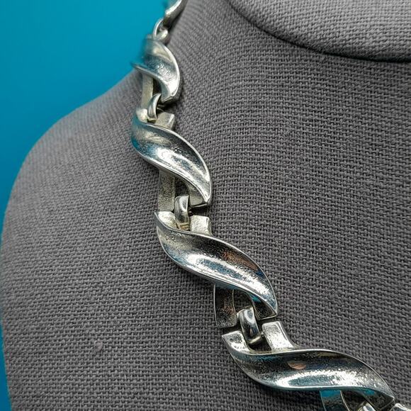 Vintage Trifari Choker Necklace, Silver Rhodium Plated, 1960s Jewelry - Picture 4 of 11